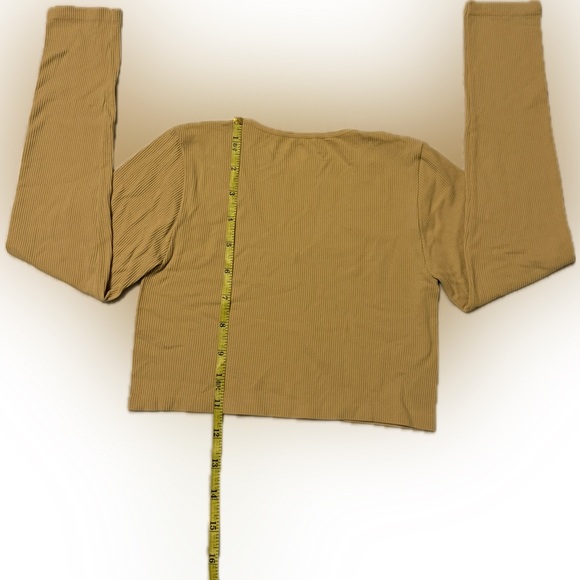 Long Sleeve Crop Top - Picture 2 of 2